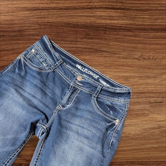Wallflower The Lucious Curvy Bootcut Jeans - Picture 2 of 7